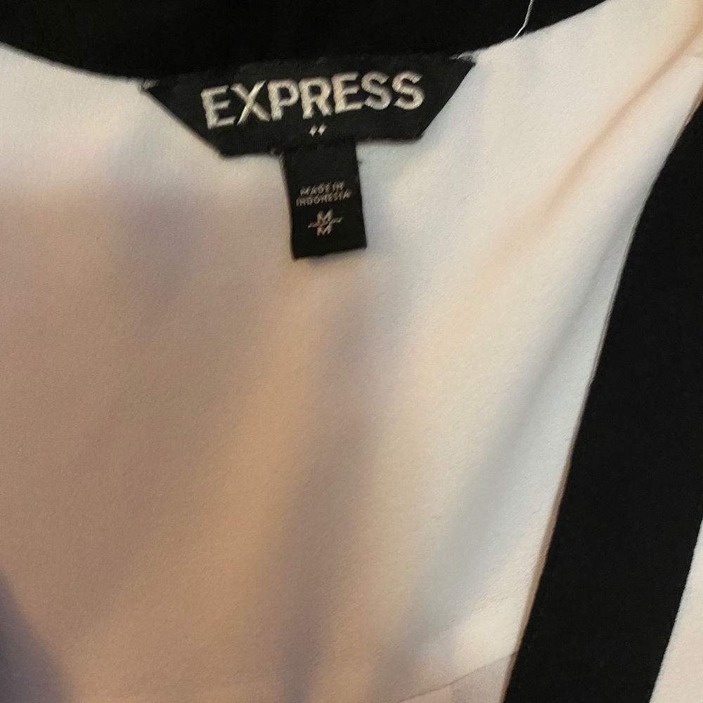 Express Blouse - Picture 3 of 5